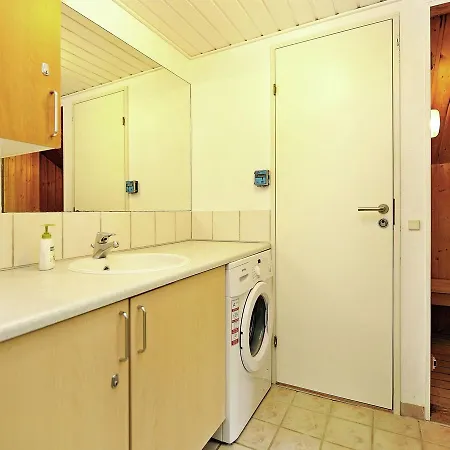 Semesterbostad Four-bedroom Holiday In 8 *