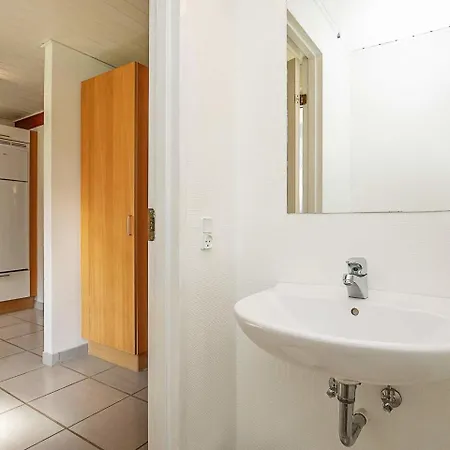 Four-bedroom Holiday In 8 Semesterbostad Nordenbro Vesteregn