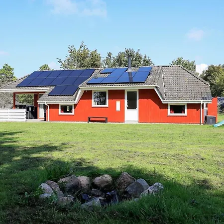 Four-bedroom Holiday In 8 Semesterbostad