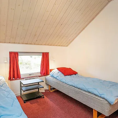 Four-bedroom Holiday In 8 Semesterbostad *
