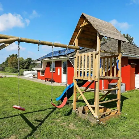 Four-bedroom Holiday In 8