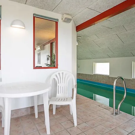 Four-bedroom Holiday In 8
