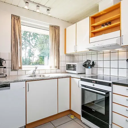 Four-bedroom Holiday In 8 Semesterbostad *