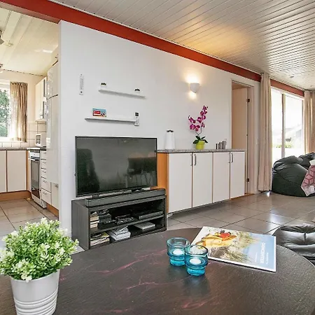 Four-bedroom Holiday In 8 Semesterbostad